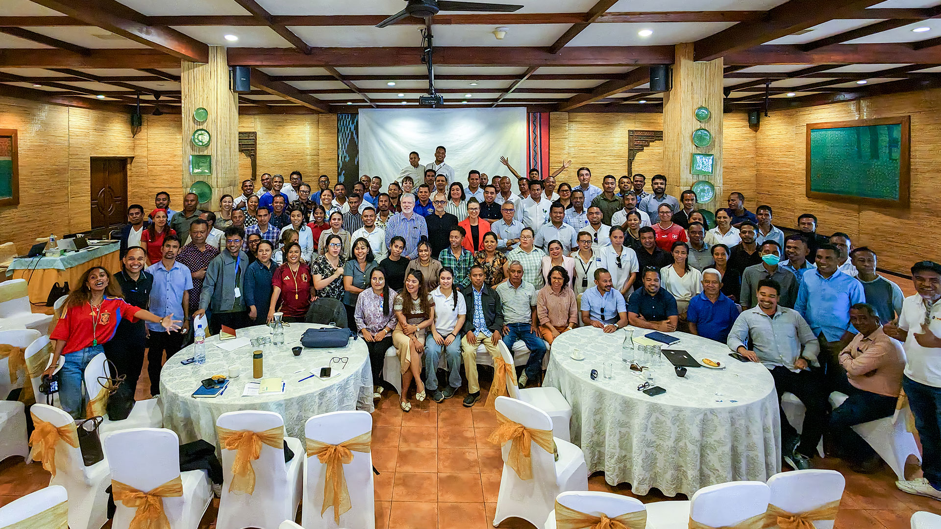 A-large-group-photo-of-PARTISIPA-staff-with-about-100-people-staff-members-and-stakeholders-of-PARTISIPA